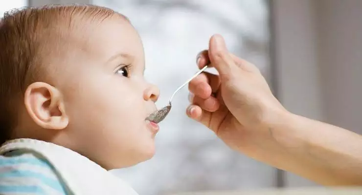 How to Mix Cereal to Feed a Baby