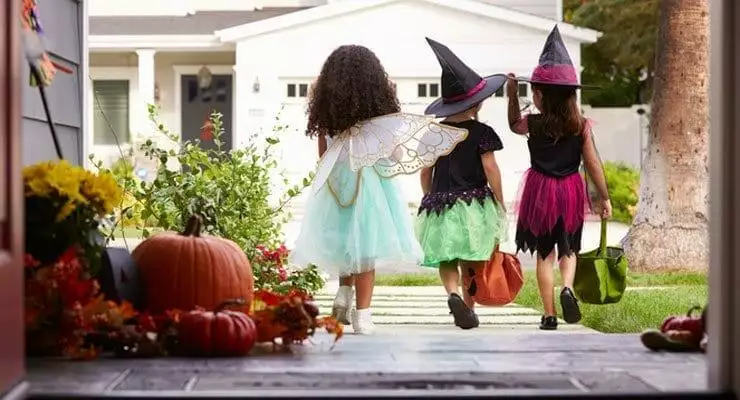 Trick-or-Treat Dos and Don’ts