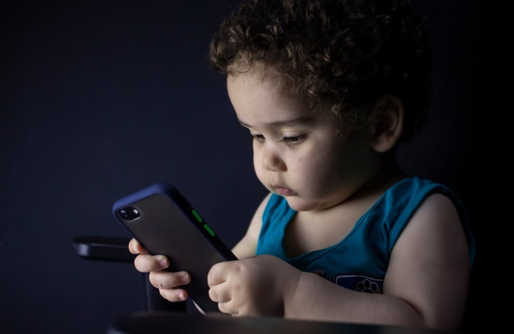 Should Kids Have Their Own Cell Phones?