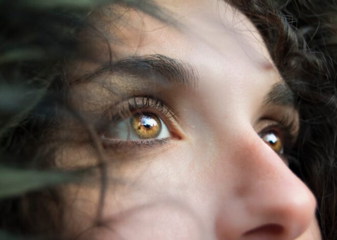 What Color Makeup to Wear With Brown Eyes?