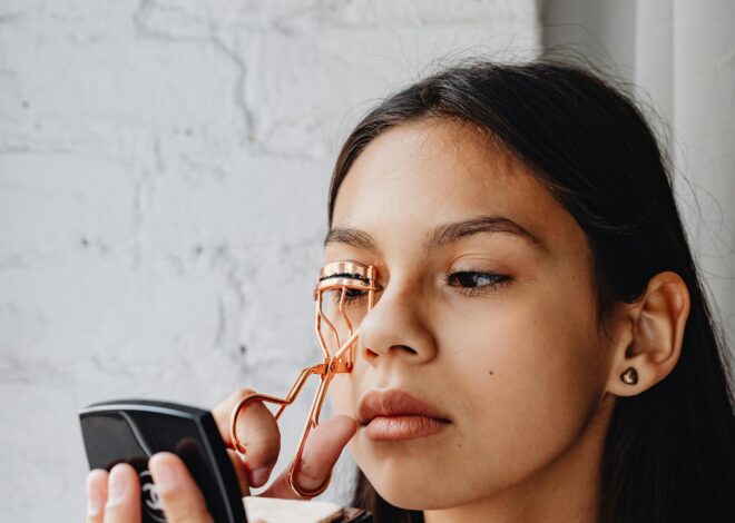 How Long Can I Leave False Eyelashes On? How long do they stay on?