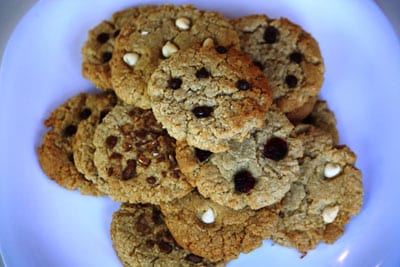 Sugar Mommas’ Oat-Choco-Chip Holiday Hybrid Cookies