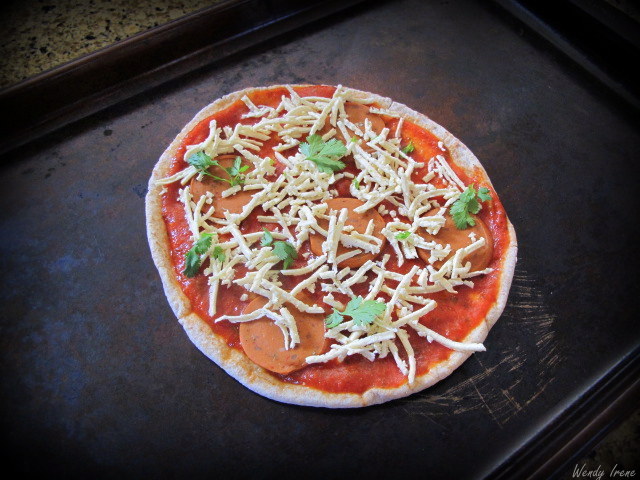 Healthy and Tasty Pizza Recipe (Under 300 Calories!)