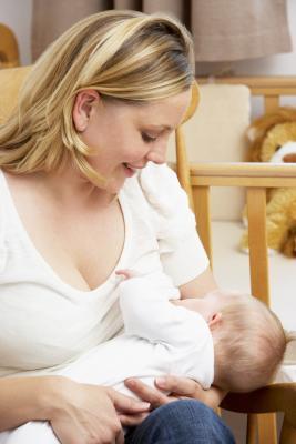 Breastfeeding Vs. Bottle Milk Feeding