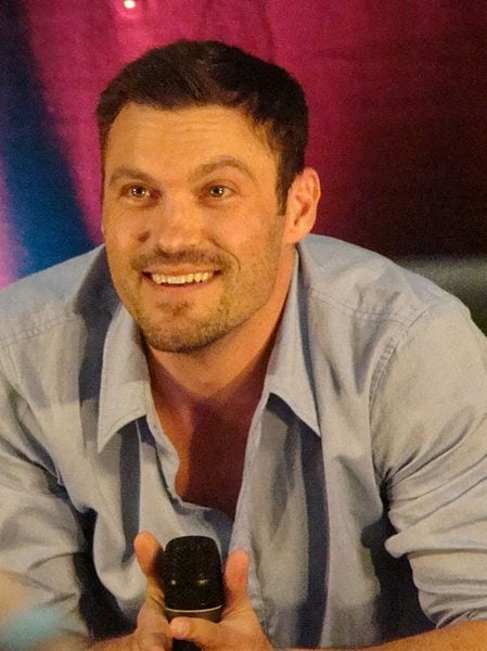 Brian Austin Green Wants to Send Reese Witherspoon Flowers?