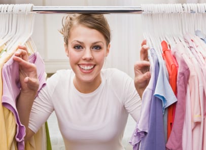 6 Simple Steps to De-Cluttering Your Closet!