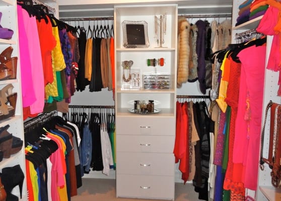 How to Organize Your Cluttered Closet!