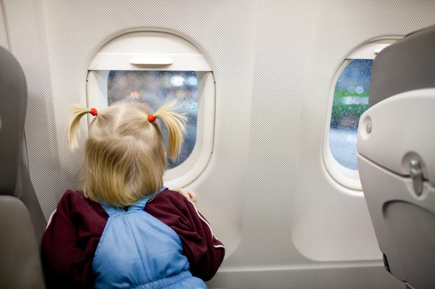 8 Ways to Keep Kids Happy on an Airplane