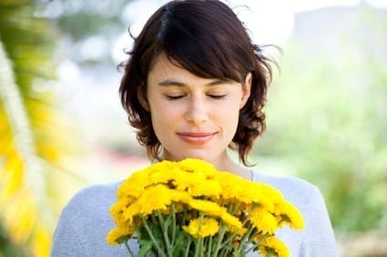 7 Foods & Herbs to Soothe Spring Allergies