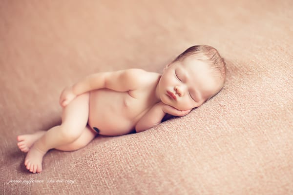 How to Capture Beautiful Photos of Your Newborn