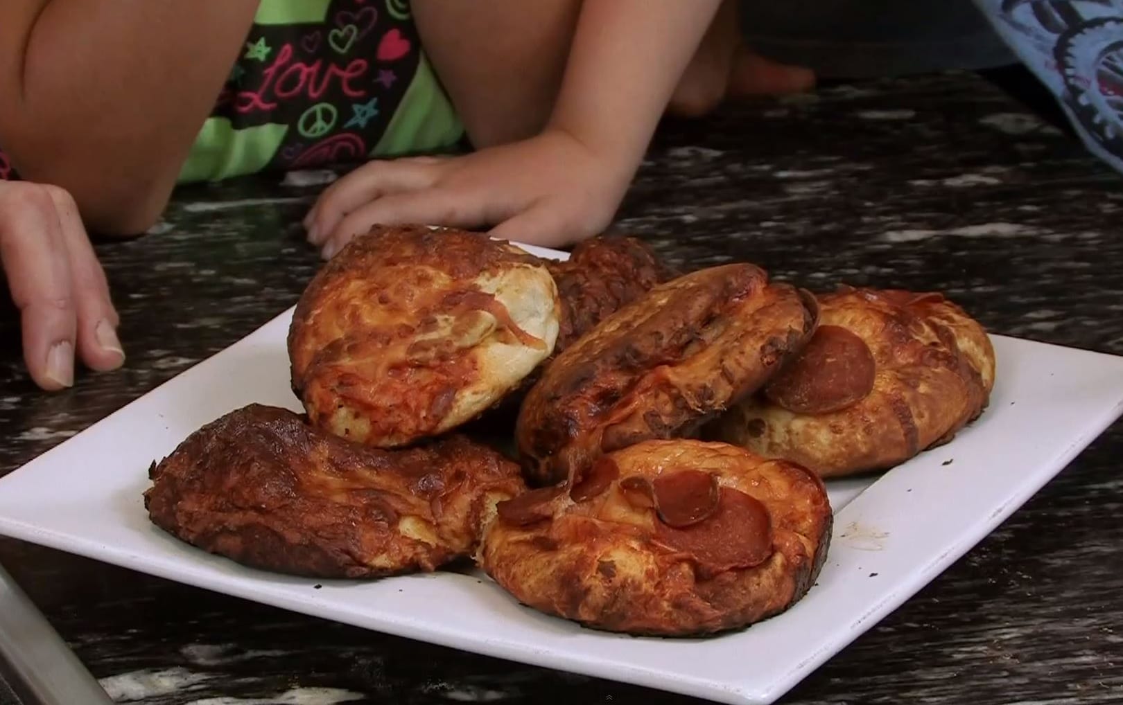 Cooking With Dad: How to Make Mini-Pizzas
