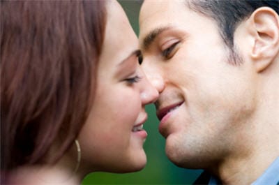 10 Signs a Man Is in Love