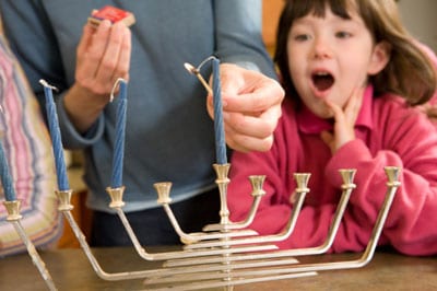 How to Light the Menorah With Your Kids