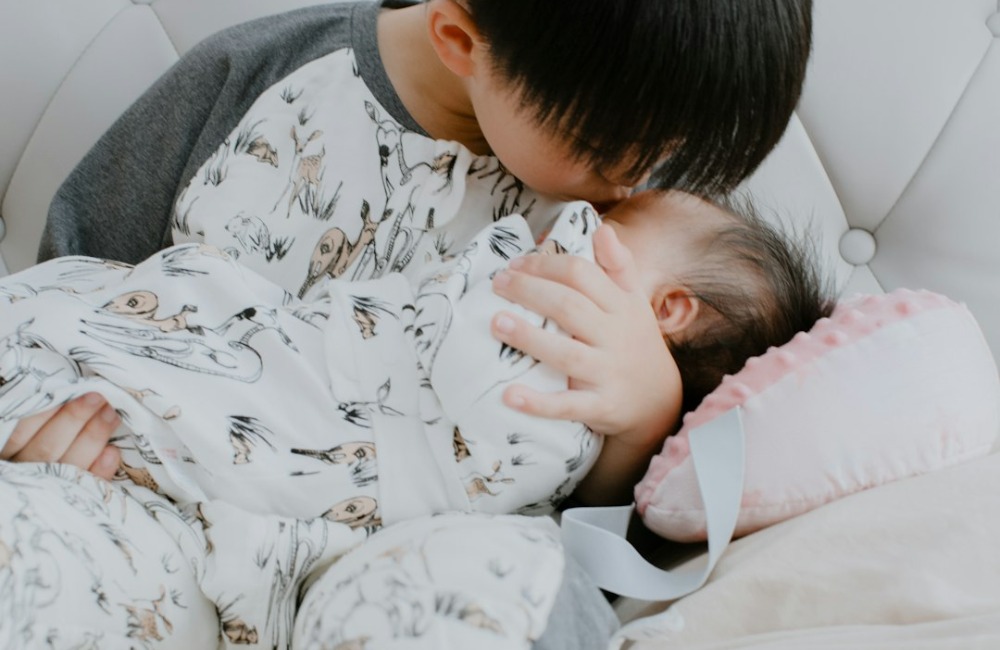 How to Ease the Transition When Bringing Home a New Sibling