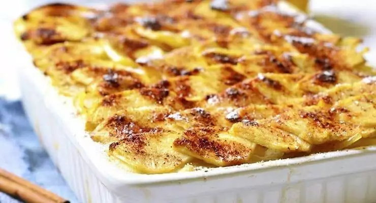 Healthy Egg, Cheese and Apple Breakfast Bake