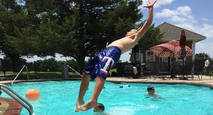 It’s Almost Summer – What To Bring To The Pool