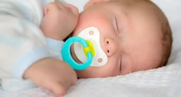 When Should You Give a Pacifier to a Baby?
