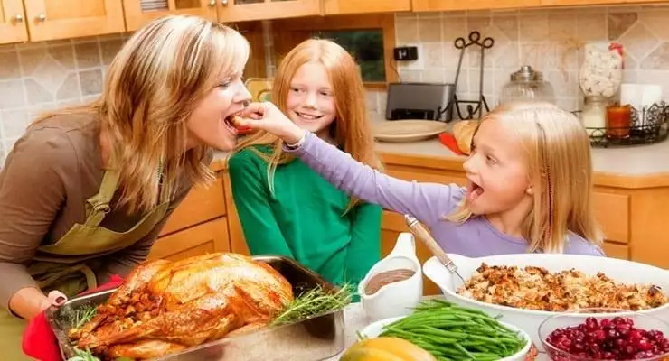 6 Tips To Make It Through The Holidays When You have Food Allergies or Intolerances