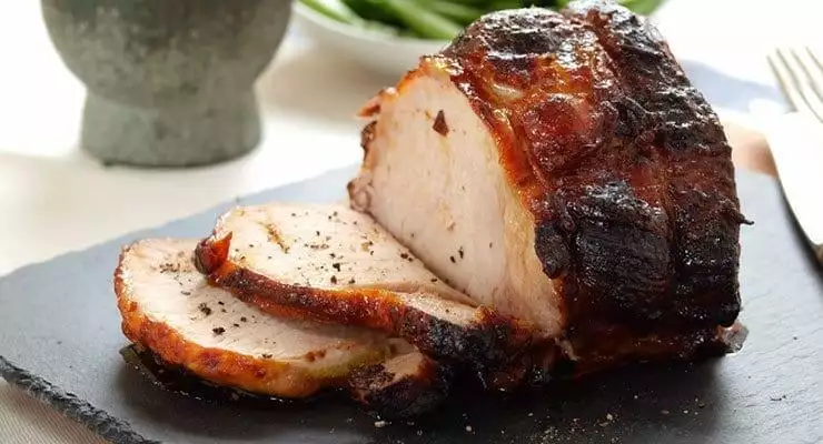 Should You Cover a Pork Roast & Add Liquid When Baking?