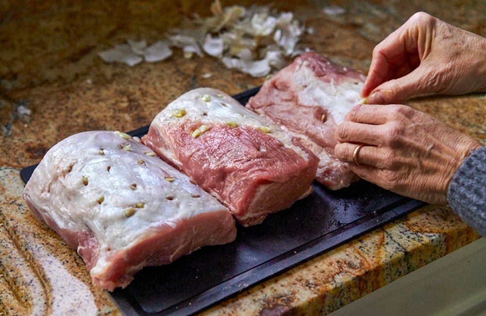 Should You Cover a Pork Roast & Add Liquid When Baking?