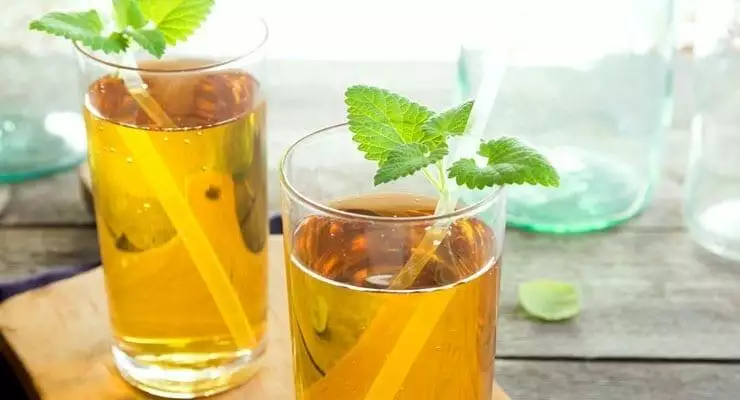 The Health Benefits of Drinking Kombucha