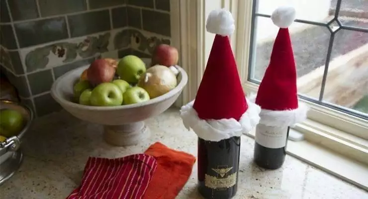 DIY Santa Hat Wine Bottle Cozies