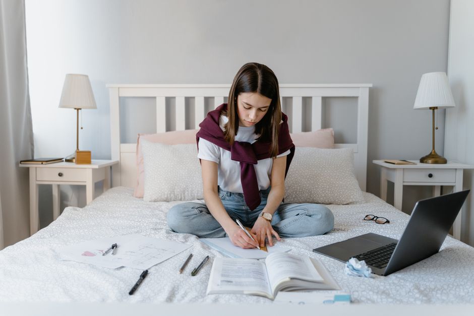 Essential Items Your College Student Needs for a Dorm Room