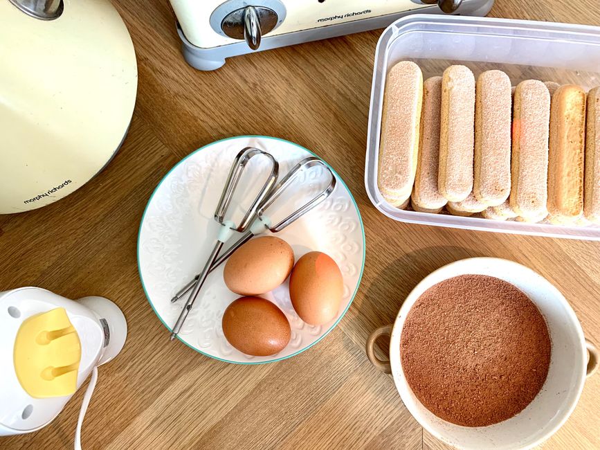 No-Bake Yogurt Tiramisu Cups in 4 Steps